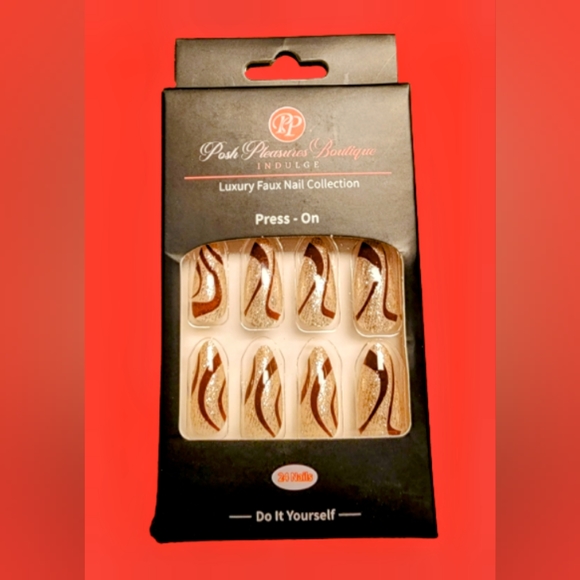 Luxury Faux Nail Collection - Picture 5 of 6